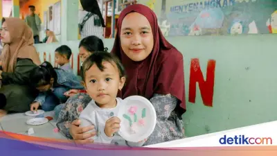 Sentra Kemensos Berikan Layanan Potong Rambut Gratis untuk Korban Bencana Brebes