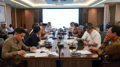 Seskab Teddy: Pemerintah Pantau Situasi Global Sebelum Ambil Kebijakan Fiskal