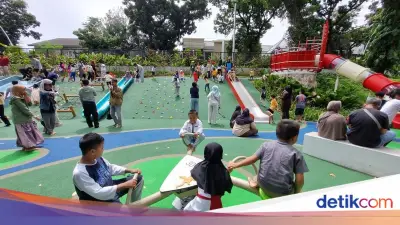 Taman Bendera Pusaka Ramai Dikunjungi Warga untuk Piknik dan Olahraga