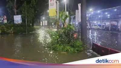 Terminal Kampung Rambutan Tergenang Akibat Luapan Kali Cipinang, Operasional Tetap Normal