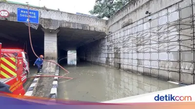 Underpass Mampang Jaksel Terendam Banjir, Lalu Lintas Dialihkan Akibat Genangan