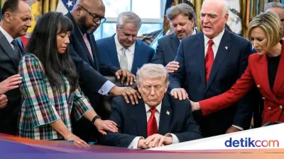 Video Viral Trump Didoakan Pendeta di Gedung Putih Saat Perang Iran-AS