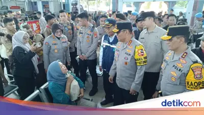 Wakapolri Pastikan Kelancaran Mudik di Pelabuhan Bakauheni, Bagikan Bingkisan
