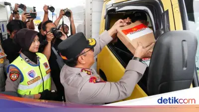 Wakapolri Tinjau Rest Area Tol Japek, Bagikan Bingkisan dan Apresiasi Inovasi Pengamanan Mudik