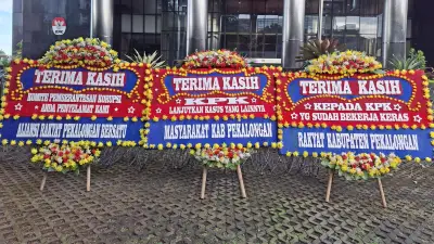 Warga Pekalongan Kirim Karangan Bunga ke KPK, Dukung Penangkapan Bupati Fadia Arafiq