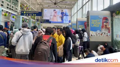 Warga Senang Dapat Tiket Mudik Lebaran Sebelum Ramadan di Stasiun Pasar Senen