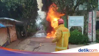Warung Kelontong di Bogor Terbakar, Pemilik Alami Luka Bakar Akibat Korsleting