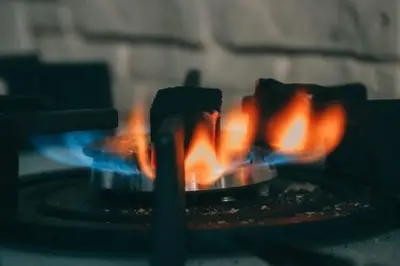 Waspada! Api Kompor Gas Berwarna Merah Bisa Jadi Tanda Bahaya di Dapur