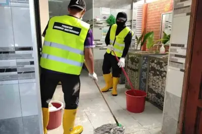 WNI di Malaysia Jalani Hukuman Kerja Sosial Akibat Buang Sampah Sembarangan