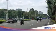 Dishub DKI Kempeskan Ban 28 Mobil Parkir Liar di Monas, Ini Alasannya