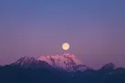 Fenomena Pink Moon Akan Hiasi Langit Indonesia Awal April 2026