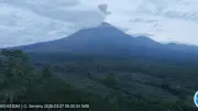 Gunung Semeru Erupsi Dua Kali, Kolom Abu Capai 1.000 Meter di Atas Puncak