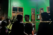 Kakak Tiri Diduga Tewaskan Adiknya di Bandung Barat, Jasad Ditemukan di Balik Kasur