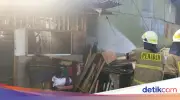 Kebakaran Hanguskan 3 Rumah dan Lapak Barang Bekas di Cakung, Jakarta Timur