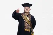 Kisah Kenzo, Biayai Kuliah S1 dan S2 dari Ojek Online hingga Jadi Wisudawan Terbaik