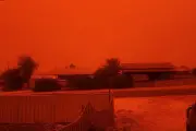 Langit Berubah Merah Darah di Australia Barat Jelang Topan Narelle