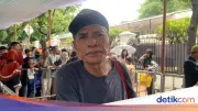 Lansia Depok Antre Berjam-jam di Open House Istana untuk Cari Rezeki Tambahan