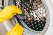 Mesin Cuci Jarang Dibersihkan? Waspada Kotoran, Jamur, dan Bau Apak