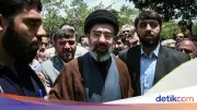 Mojtaba Khamenei Diterbangkan Diam-diam ke Rusia untuk Operasi Darurat