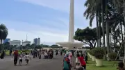Monas Tetap Jadi Primadona Libur Lebaran, Cuaca Panas Tak Halangi Antusiasme Wisatawan