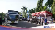 Pemkot Cilegon Berangkatkan 50 Bus Antar 2.000 Pemudik Pulang Kampung