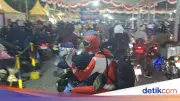 Pemudik Power Ranger Merah Warnai Arus Mudik di Pelabuhan Ciwandan