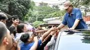 Presiden Prabowo Blusukan Dadakan ke Bantaran Rel Senen, Perintahkan Bangun Rumah Layak