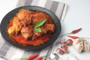 Resep Ayam Goreng Bumbu Rujak: Paduan Pedas Manis dengan Bahan Sederhana