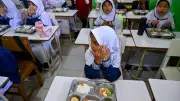 Riset UI Ungkap Masalah MBG: Siswa Bosan, Sayuran Terbuang, hingga Keluhan Sakit Perut