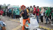 Warga Jakarta Sumringah Raih Doorprize Motor Listrik di Pasar Murah Prabowo
