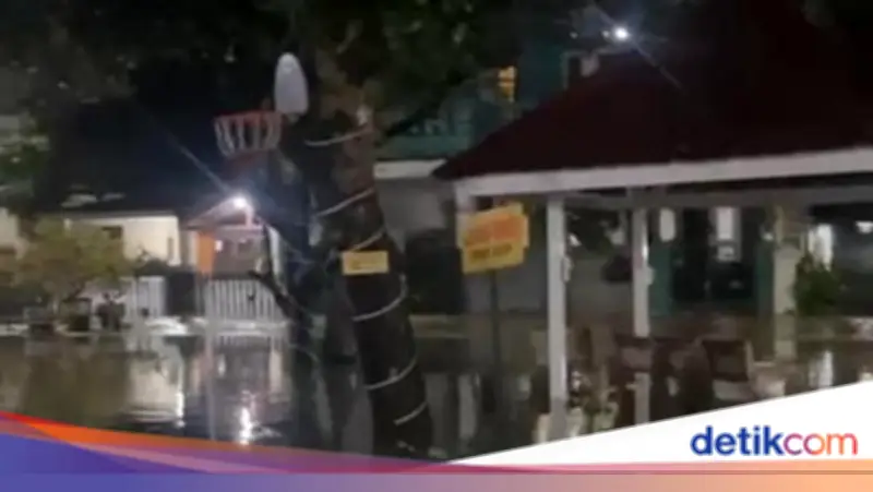 Banjir 1 Meter Rendam Pondok Ijo Ciputat Tangsel, Warga: Perlu Perahu Karet