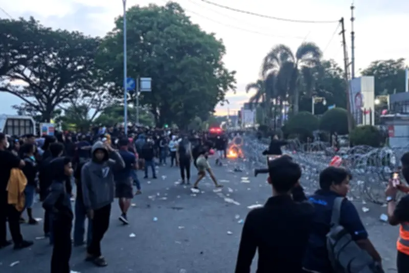 Demo di Kantor Gubernur Kaltim, Warga Protes Mobil Dinas Rp 8,5 M dan Renovasi Rumah Rp 25 M