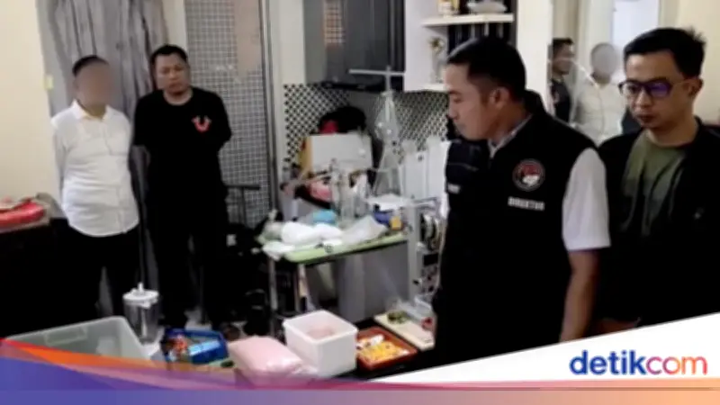 Polda Metro Ungkap Laboratorium Gelap Ekstasi dan Happy Water di Apartemen Jakarta Timur