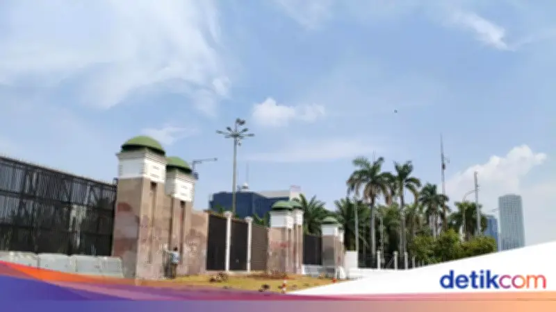 Ribuan Buruh Gelar Aksi di Depan DPR, Tuntut Pengesahan UU Ketenagakerjaan