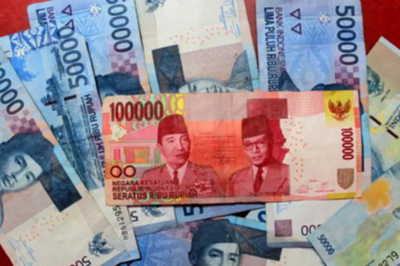 Rupiah Terjun Bebas ke Level Terendah, Bursa Asia Justru Menguat