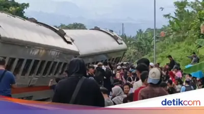 3 Gerbong KA Bangunkarta Anjlok di Brebes, Penumpang Dievakuasi dengan Bus