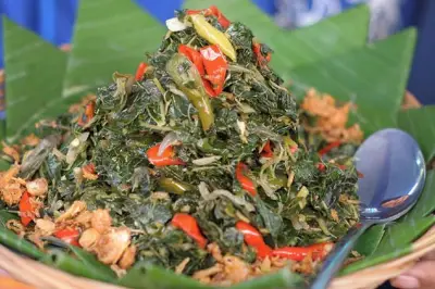 3 Rahasia Chef Hotel untuk Masak Daun Pepaya Tanpa Rasa Pahit