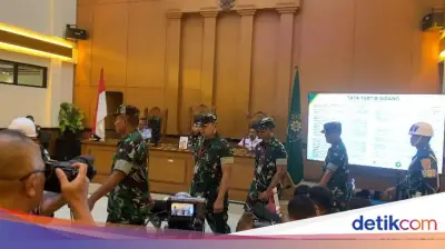 4 Tentara Didakwa Siram Air Keras ke Andrie Yunus karena Interupsi Rapat