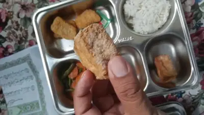 BGN Ungkap Menu MBG Penyebab Sakit Perut Anak, Soto hingga Ayam Suwir