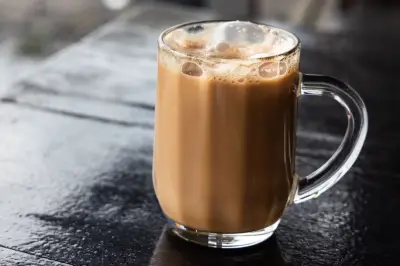 Cara Membuat Teh Tarik Rumahan Simpel, Harum, dan Pekat Ala Kafe