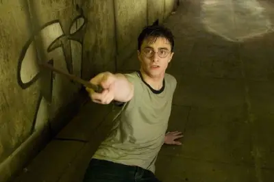 Daniel Radcliffe Jarang Tonton Ulang Film Harry Potter, Ungkap Perasaan Cringe