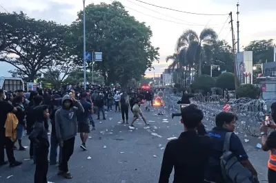 Demo di Kantor Gubernur Kaltim, Warga Protes Mobil Dinas Rp 8,5 M dan Renovasi Rumah Rp 25 M