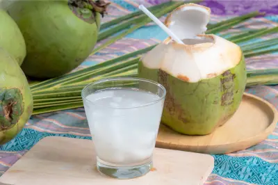 Efek Rutin Minum Air Kelapa Selama 30 Hari pada Tubuh Manusia