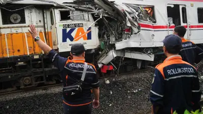 Evakuasi KRL di Bekasi Timur Berlangsung, Layanan Cikarang Lumpuh Total
