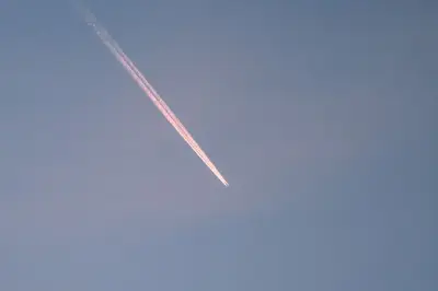 Fakta di Balik Narasi Gadis Iran dan Rudal Pink ke Tel Aviv