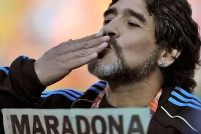 Heboh! Diego Maradona Muncul di Serial Harry Potter HBO, Tersembunyi di Lemari Ikonik