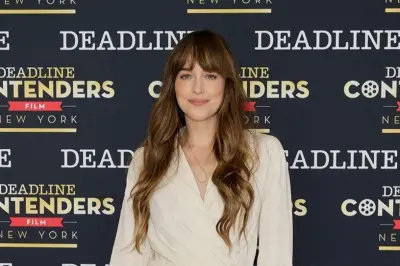 Hubungan Dakota Johnson dan Role Model Kian Serius, Bermula dari Kedekatan Santai