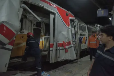 KAI Tanggung Biaya Korban Tabrakan KA Argo Bromo dengan KRL di Bekasi