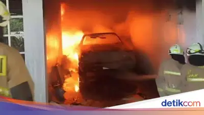 Kebakaran Hanguskan Rumah dan Mobil di Lebak Bulus Jaksel