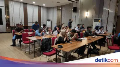 Keluarga Korban Kecelakaan Kereta di Bekasi Terus Berharap dan Berupaya Mencari Anggota Keluarga
